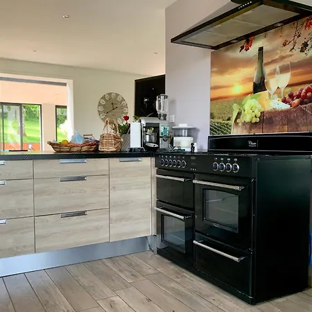 Au Calme Avec Piscine 別荘