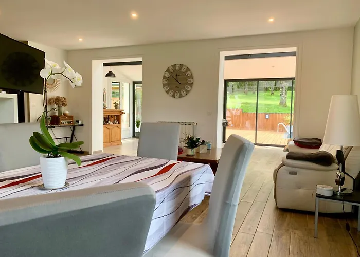 別荘 Au Calme Avec Piscine Labruguière