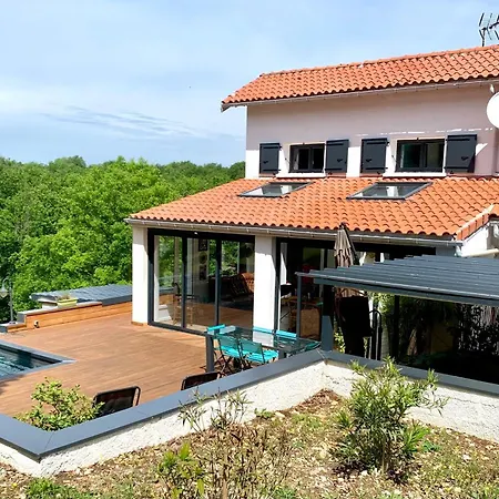 Au Calme Avec Piscine Сasa de vacaciones *