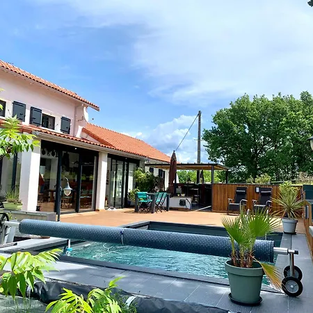 Au Calme Avec Piscine *